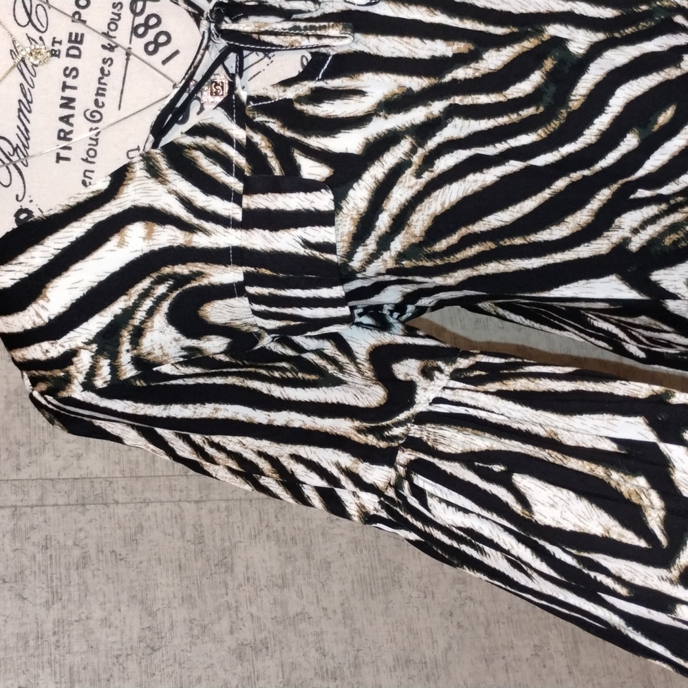 EUC Women's Fate Blouse - Picture 6 of 16